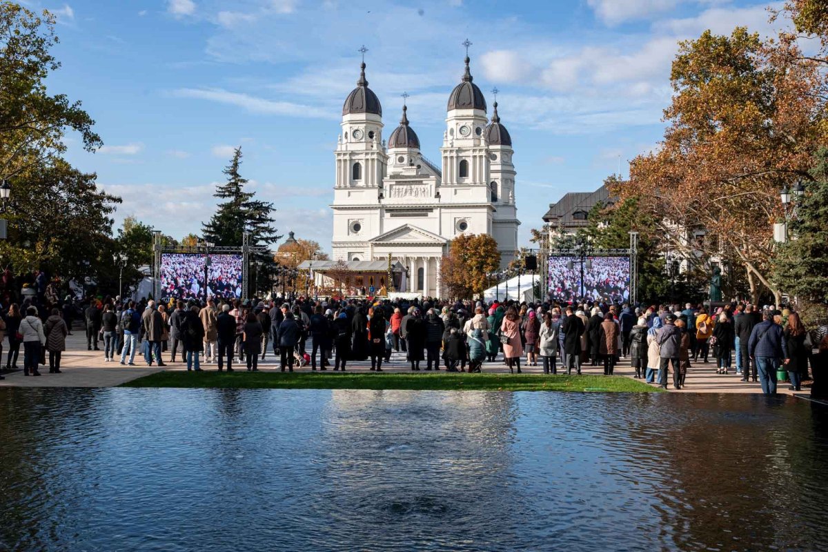 Peste 30.000 de suflete unite în rugăciune în capitala Moldovei 344504