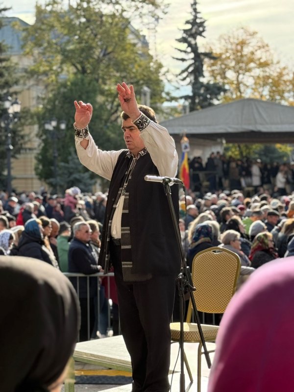 Cântarea liturgică tradiţională la hramurile Catedralei Mitropolitane din Iaşi 344631