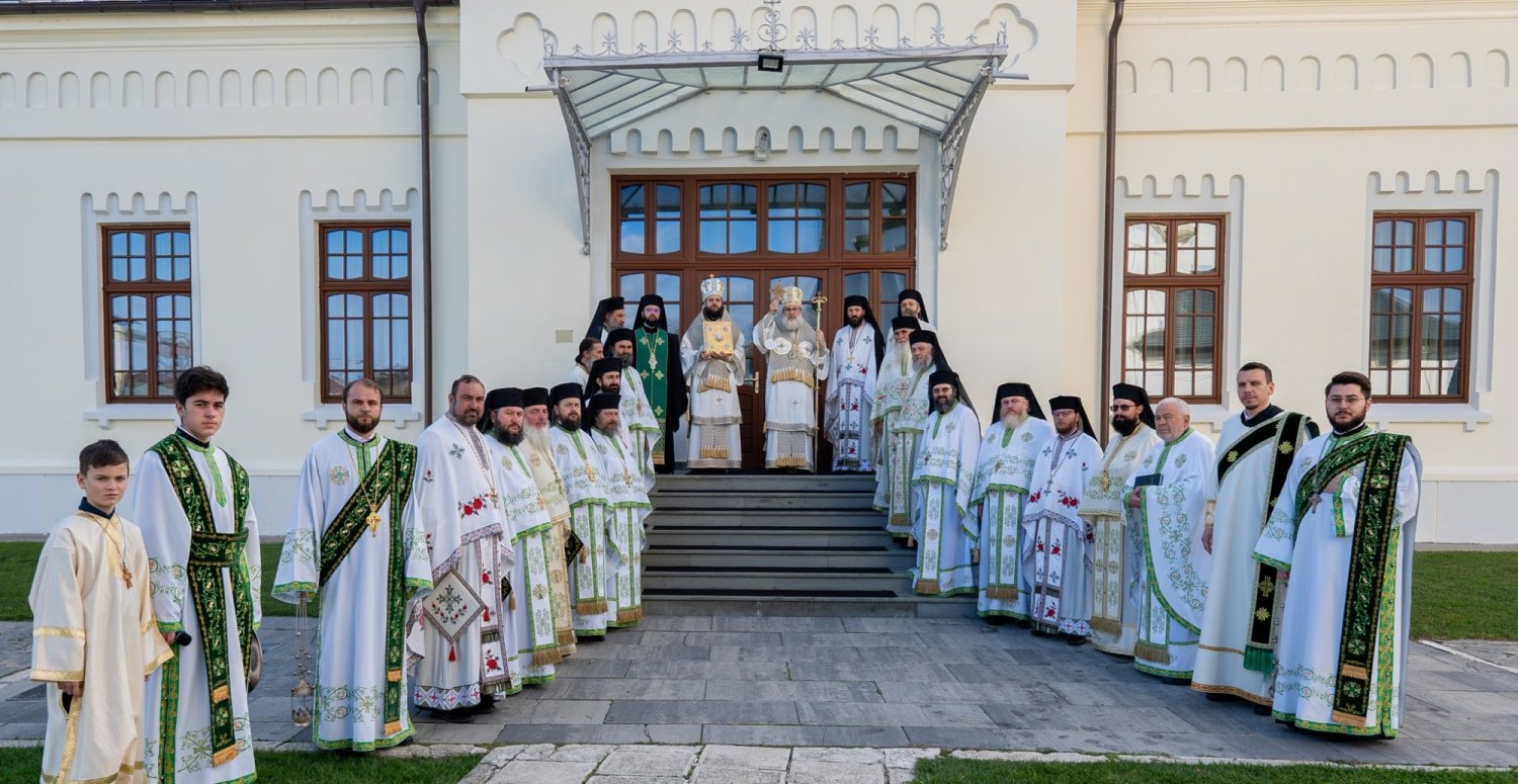 Catedrala Arhiepiscopală din Roman și-a sărbătorit ocrotitoarea 344654