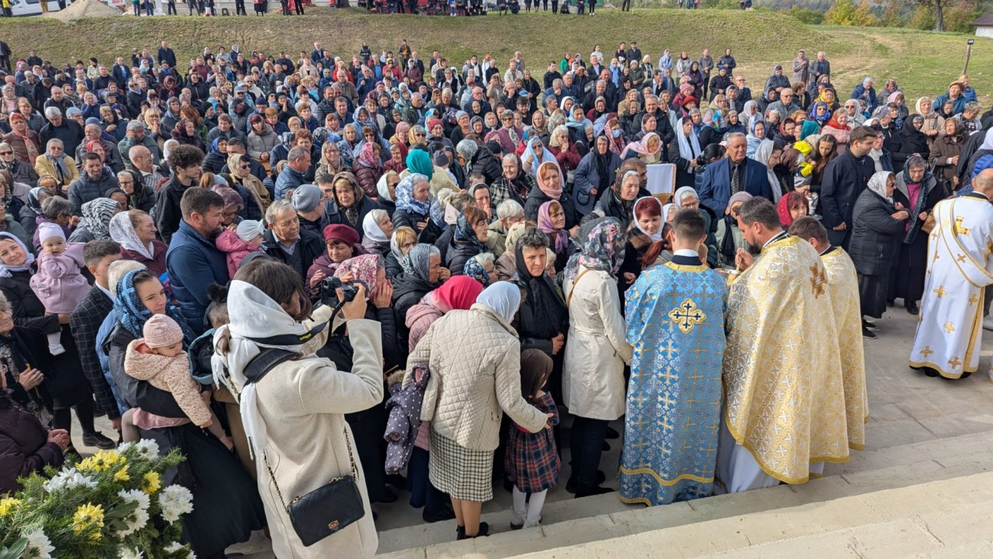Hramul ctitoriei patriarhale de la Dobrești 344660