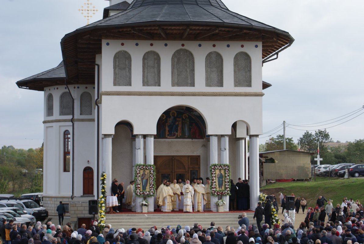 Hramul ctitoriei patriarhale de la Dobrești 344661