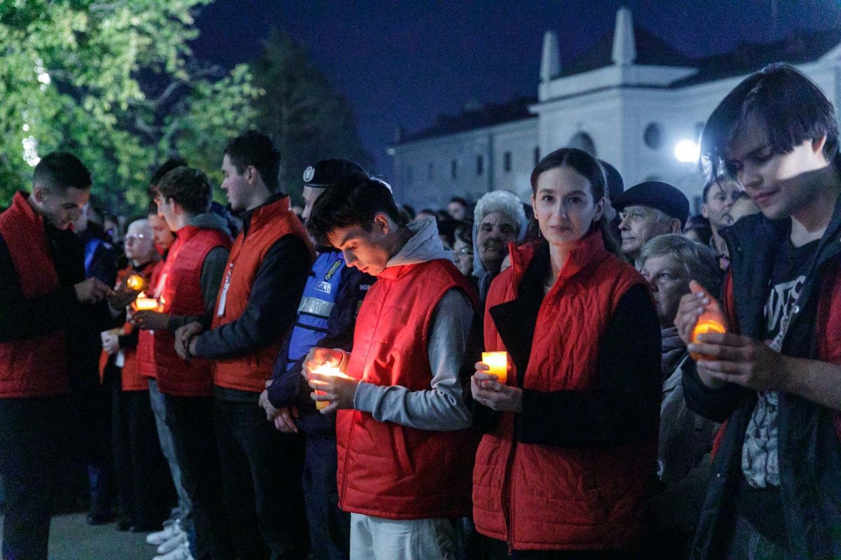 Moaștele Sfintei Cuvioase Parascheva au fost reașezate în Catedrala Mitropolitană din Iași 344709