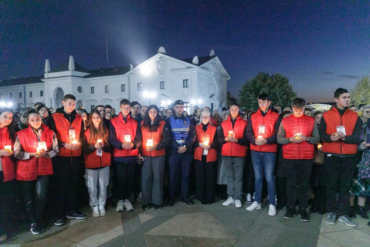 Moaștele Sfintei Cuvioase Parascheva au fost reașezate în Catedrala Mitropolitană din Iași 344711