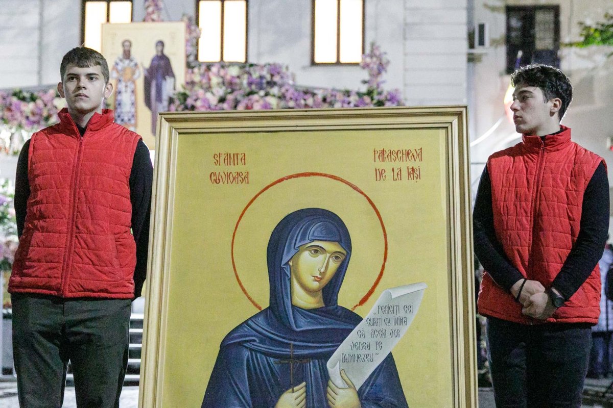 Moaștele Sfintei Cuvioase Parascheva au fost reașezate în Catedrala Mitropolitană din Iași 344712