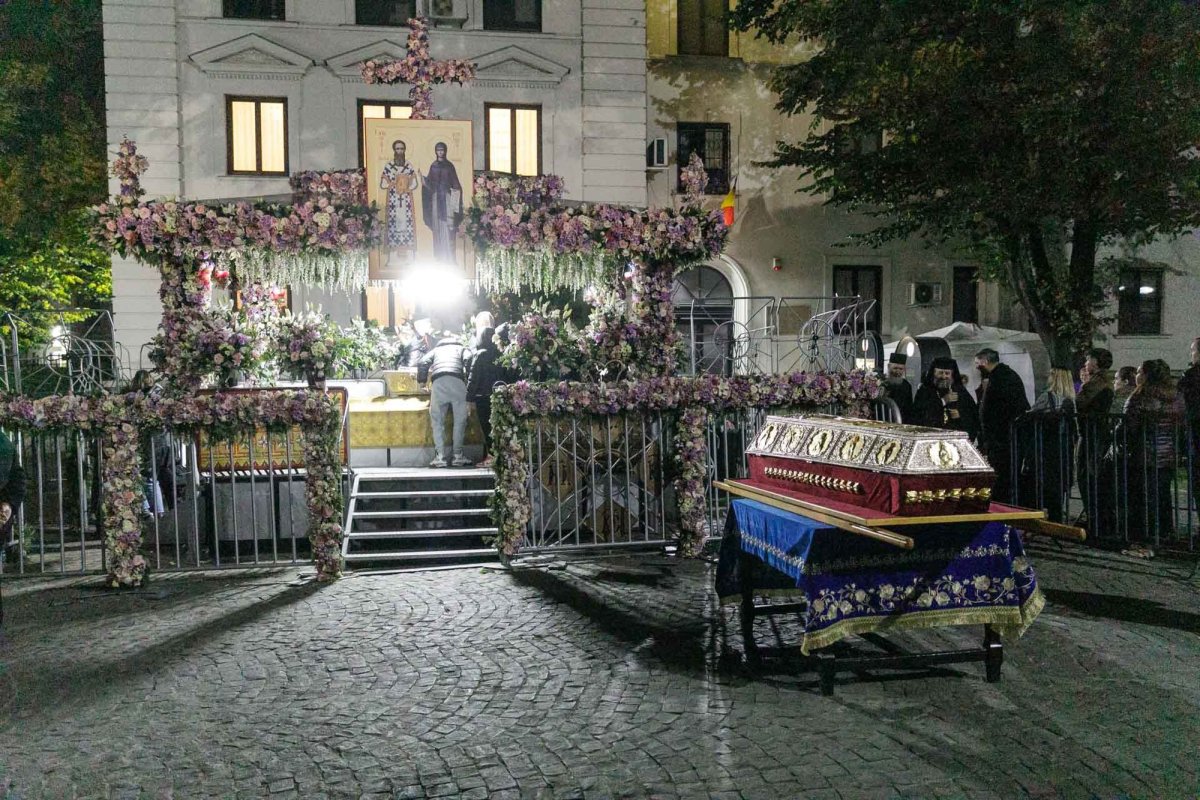 Moaștele Sfintei Cuvioase Parascheva au fost reașezate în Catedrala Mitropolitană din Iași 344713