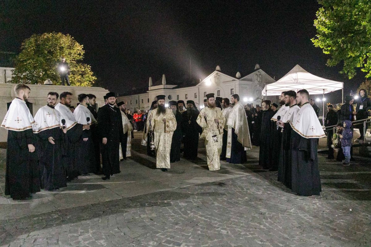 Moaștele Sfintei Cuvioase Parascheva au fost reașezate în Catedrala Mitropolitană din Iași 344715