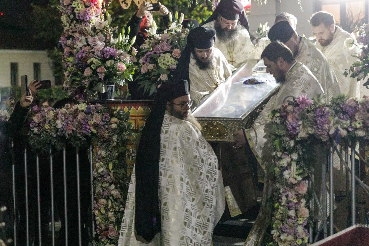 Moaștele Sfintei Cuvioase Parascheva au fost reașezate în Catedrala Mitropolitană din Iași 344718