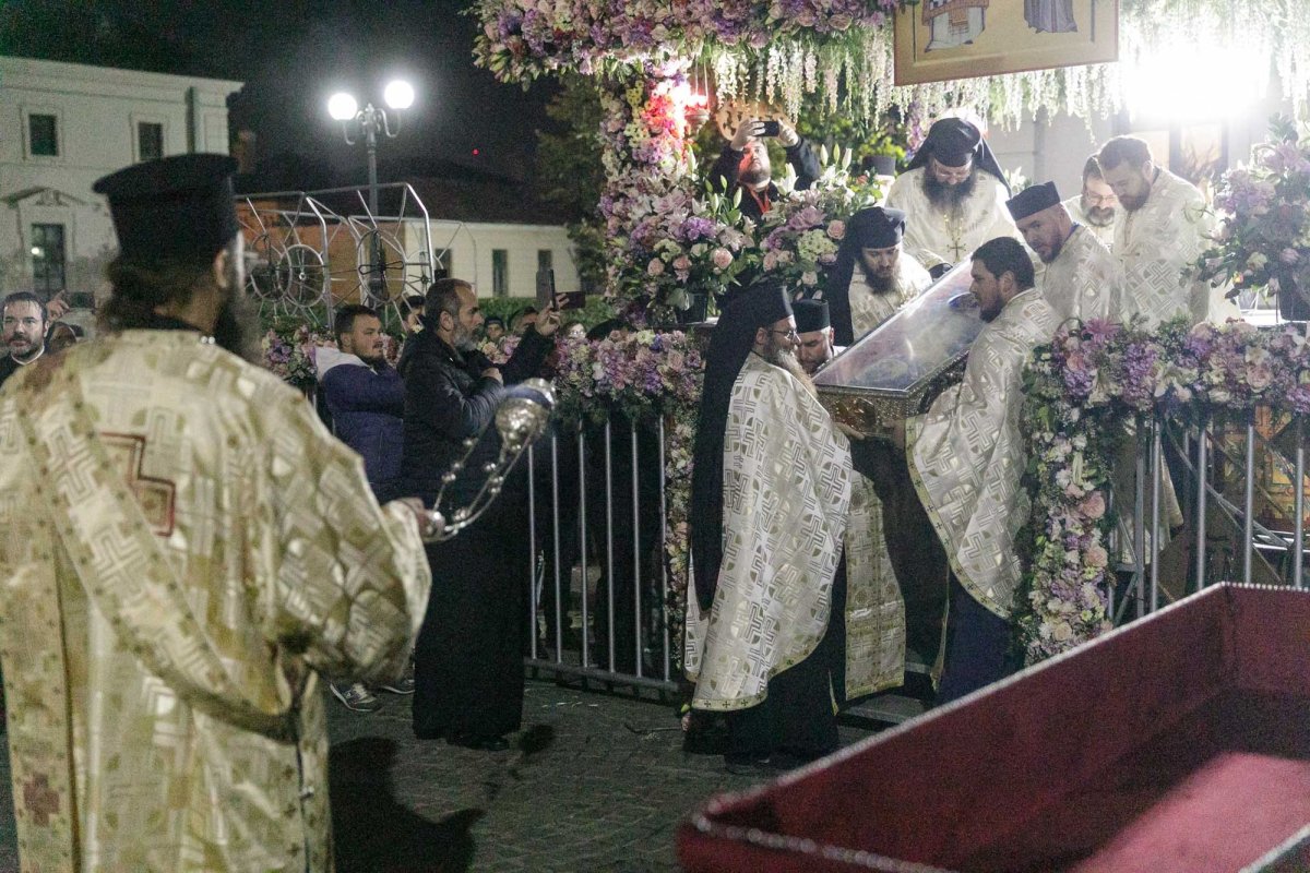 Moaștele Sfintei Cuvioase Parascheva au fost reașezate în Catedrala Mitropolitană din Iași 344719