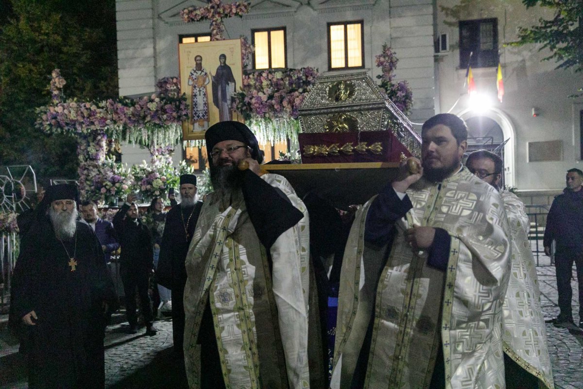 Moaștele Sfintei Cuvioase Parascheva au fost reașezate în Catedrala Mitropolitană din Iași 344721