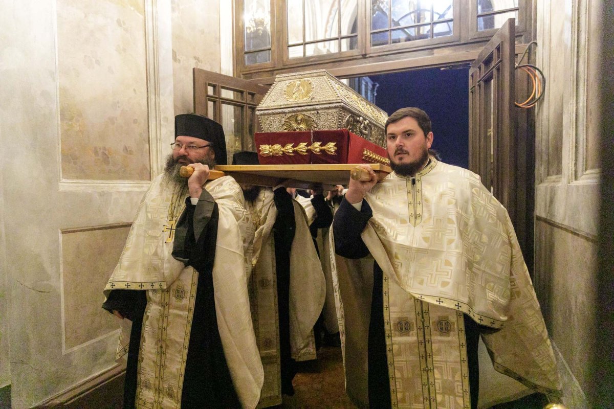 Moaștele Sfintei Cuvioase Parascheva au fost reașezate în Catedrala Mitropolitană din Iași 344725