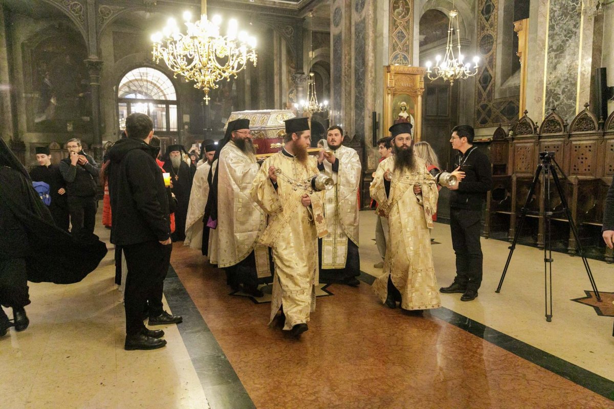 Moaștele Sfintei Cuvioase Parascheva au fost reașezate în Catedrala Mitropolitană din Iași 344726