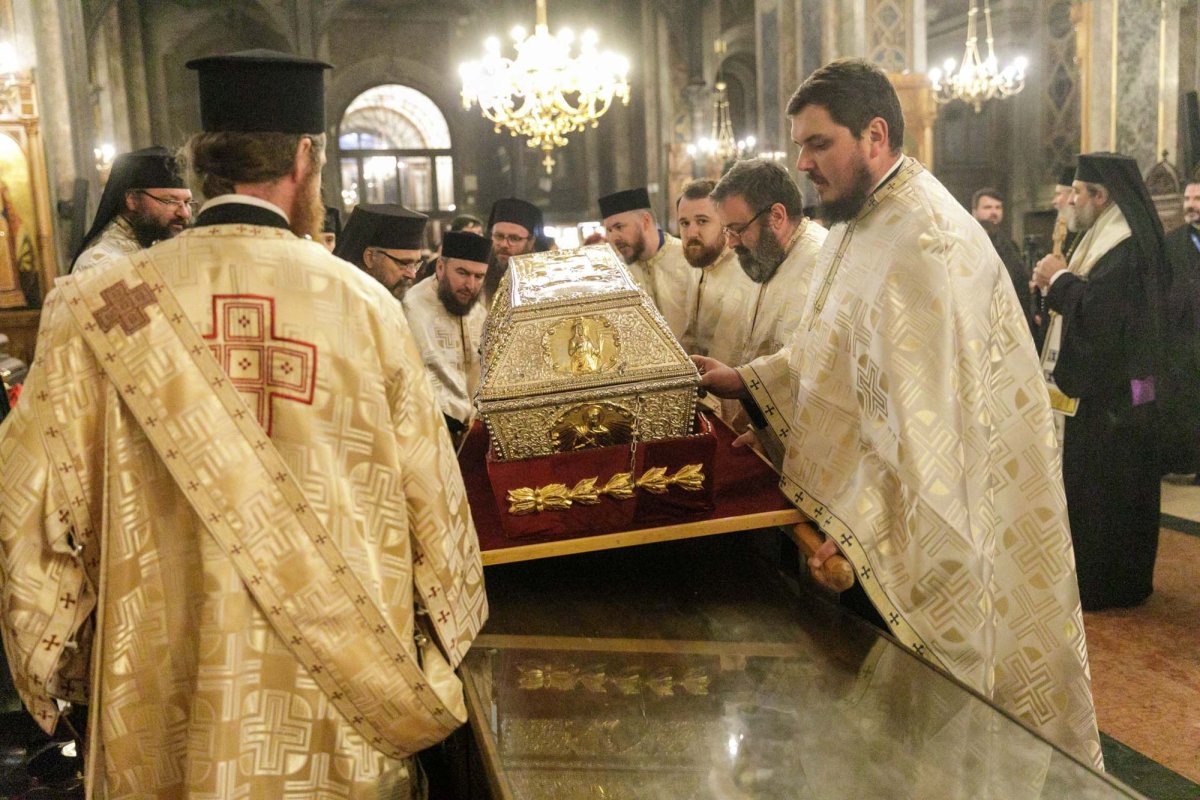 Moaștele Sfintei Cuvioase Parascheva au fost reașezate în Catedrala Mitropolitană din Iași 344727