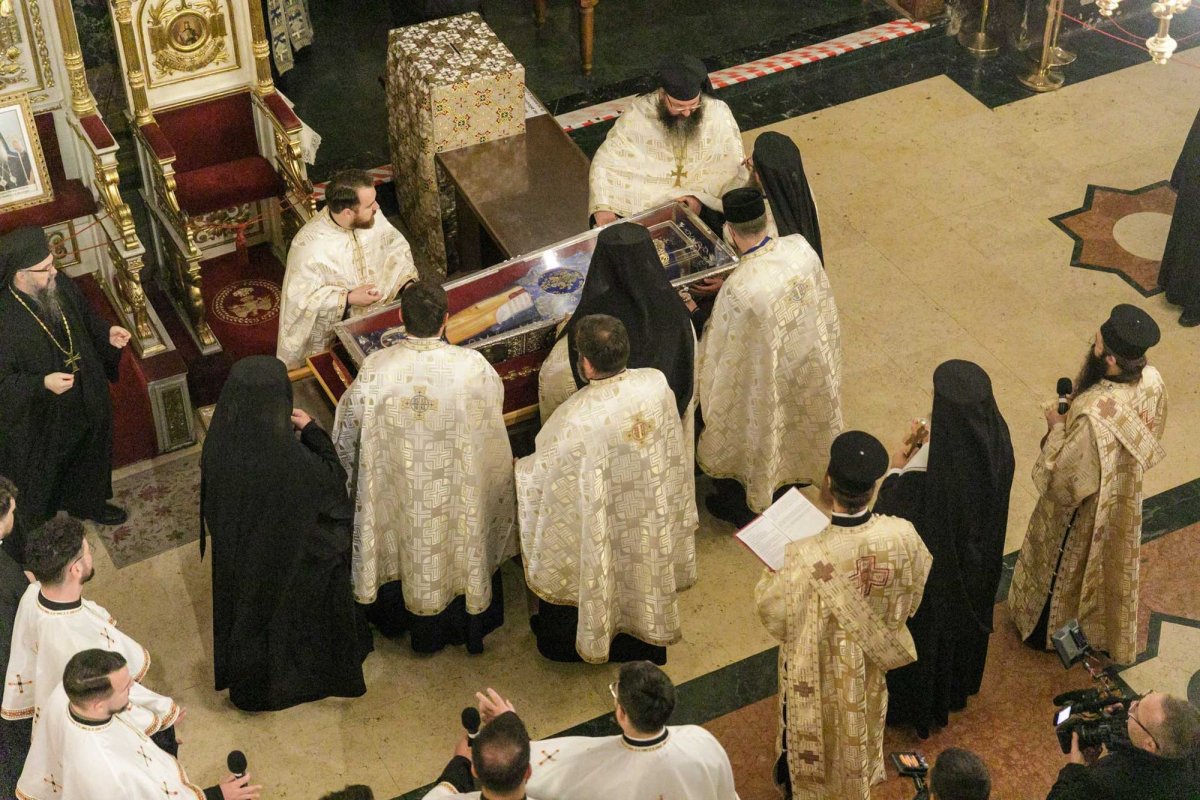 Moaștele Sfintei Cuvioase Parascheva au fost reașezate în Catedrala Mitropolitană din Iași 344728