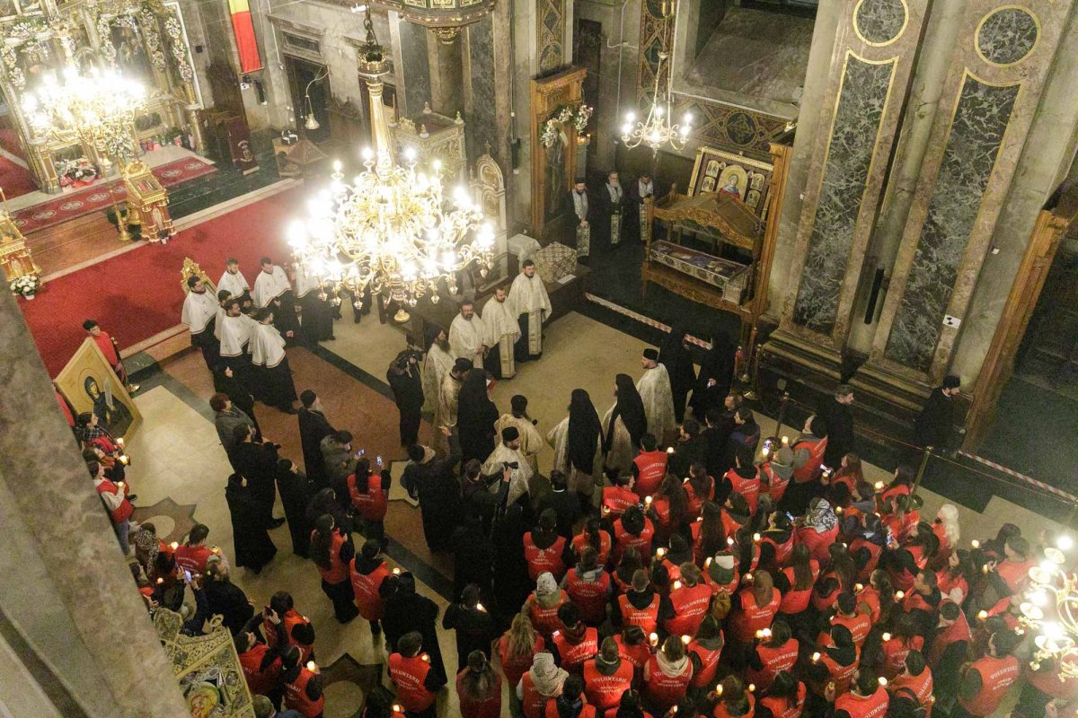 Moaștele Sfintei Cuvioase Parascheva au fost reașezate în Catedrala Mitropolitană din Iași 344729