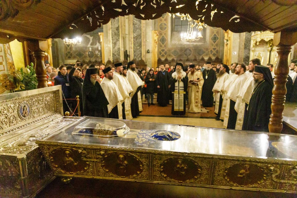 Moaștele Sfintei Cuvioase Parascheva au fost reașezate în Catedrala Mitropolitană din Iași 344732