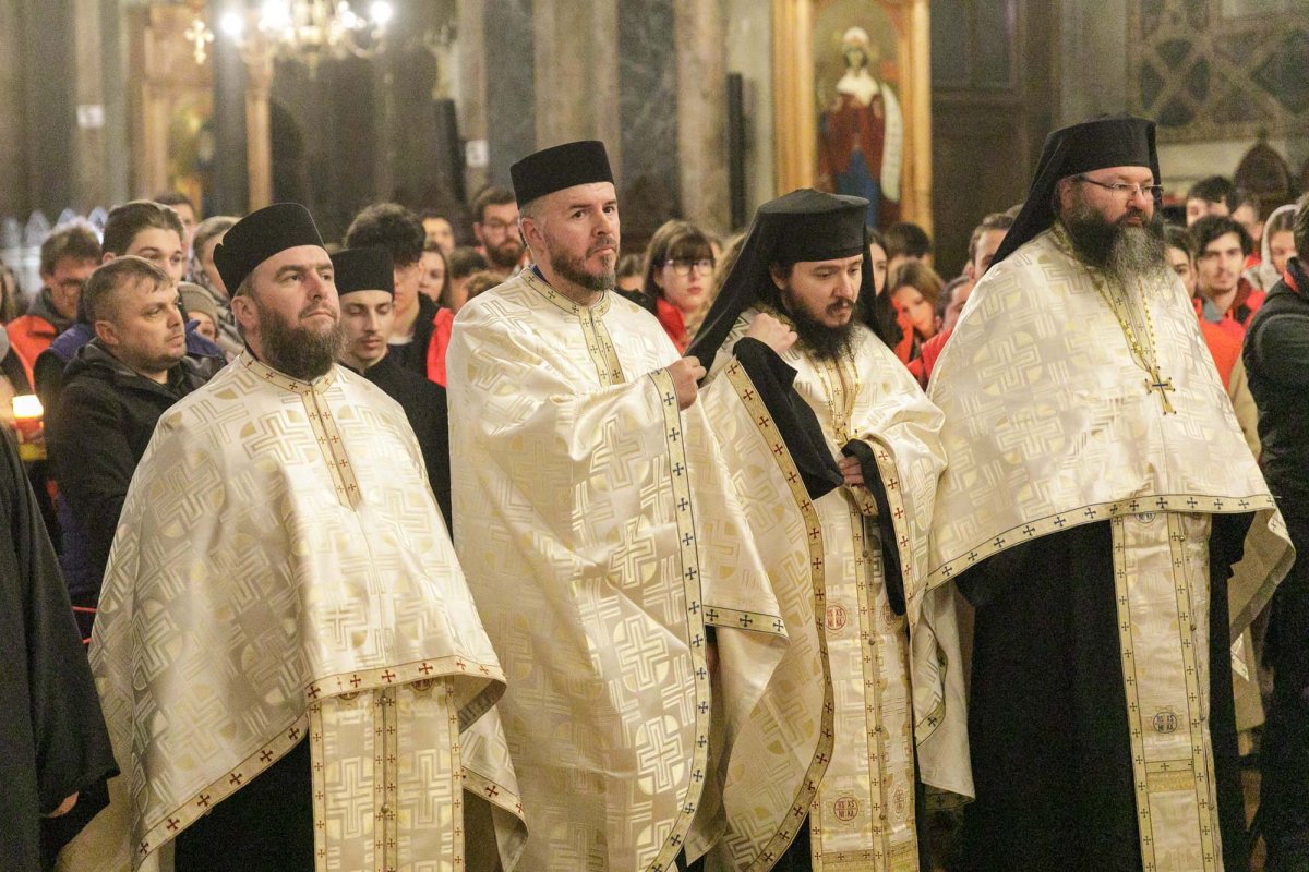 Moaștele Sfintei Cuvioase Parascheva au fost reașezate în Catedrala Mitropolitană din Iași 344733