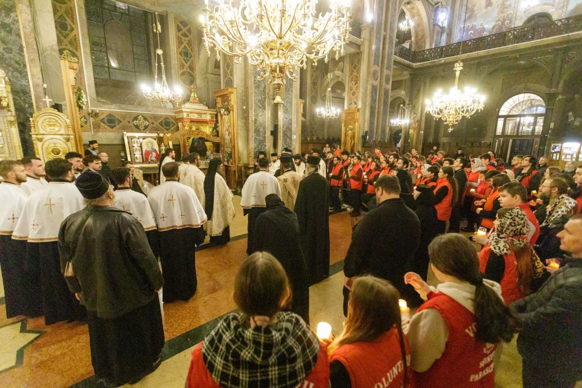 Moaștele Sfintei Cuvioase Parascheva au fost reașezate în Catedrala Mitropolitană din Iași 344736