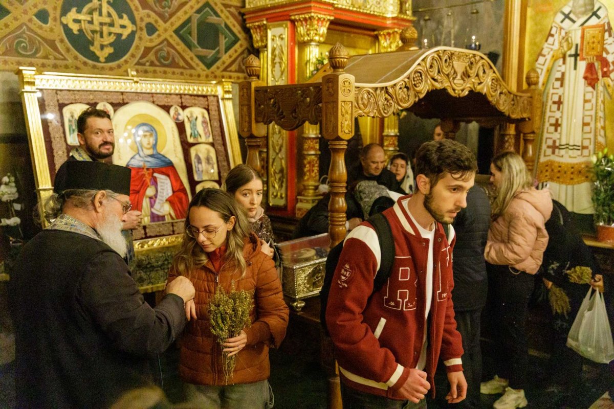 Moaștele Sfintei Cuvioase Parascheva au fost reașezate în Catedrala Mitropolitană din Iași 344738