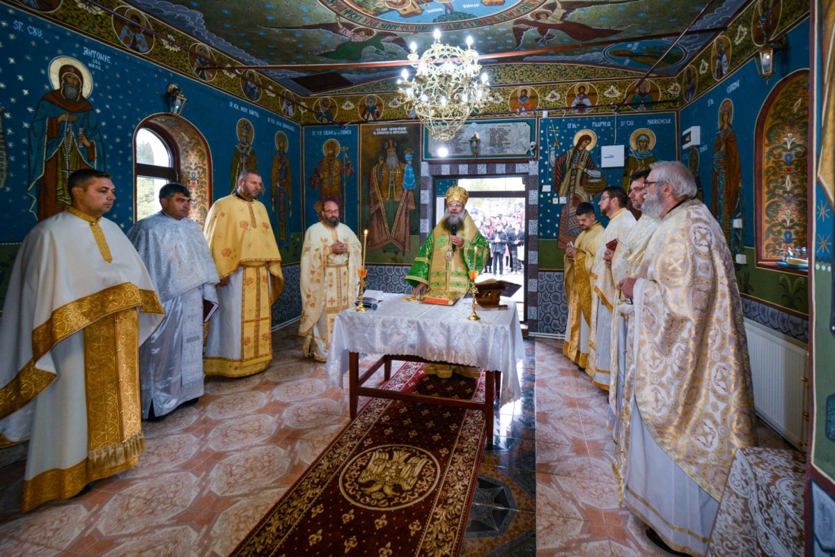Resfințirea unei biserici din județul Olt 344682