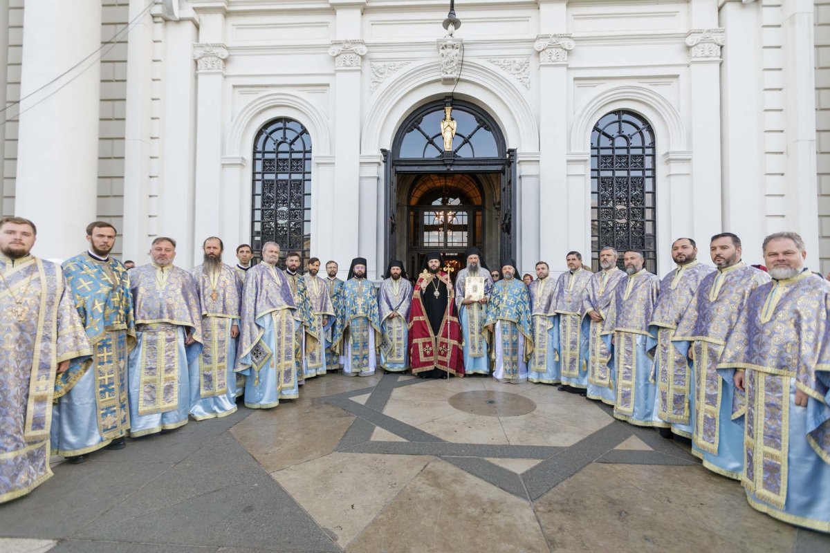 Sfânta Liturghie din ultima zi a pelerinajului, oficiată de PS Părinte Teofil Trotușanul la Iași 344665