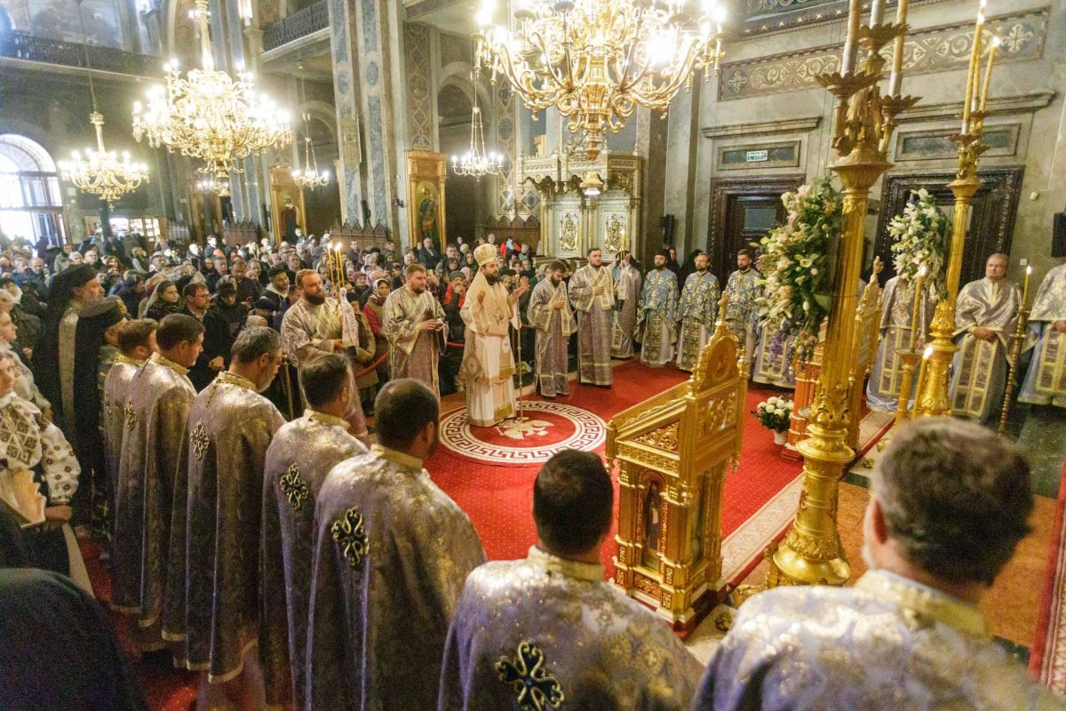 Sfânta Liturghie din ultima zi a pelerinajului, oficiată de PS Părinte Teofil Trotușanul la Iași 344668