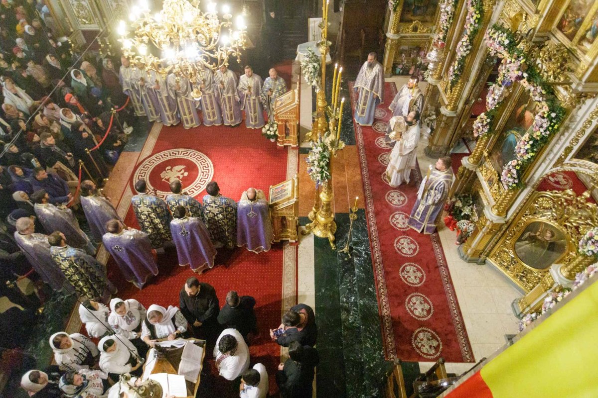 Sfânta Liturghie din ultima zi a pelerinajului, oficiată de PS Părinte Teofil Trotușanul la Iași 344673