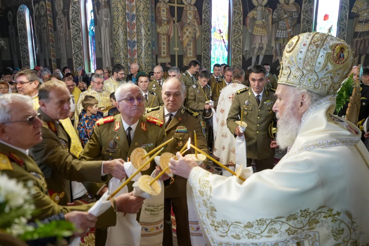 Sfinţirea picturii capelei militare „Sfinţii Martiri Brâncoveni” din Brăila 344675