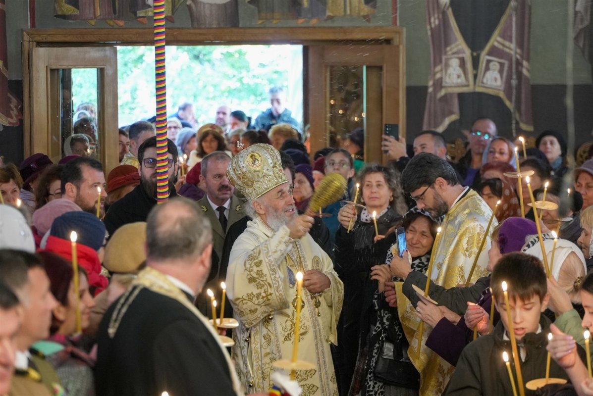 Sfinţirea picturii capelei militare „Sfinţii Martiri Brâncoveni” din Brăila 344676