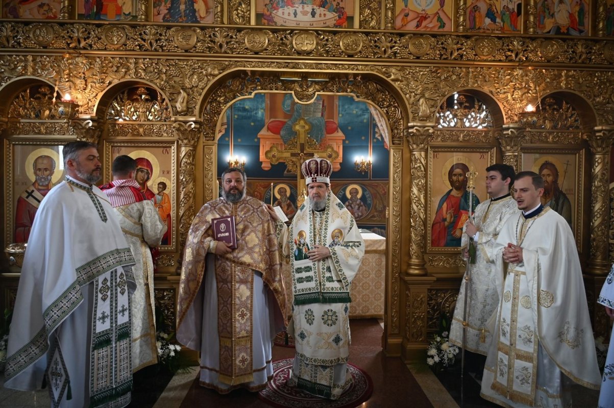 Slujire arhierească în Parohia Sfintei Cuvioase Parascheva din Oradea 344758