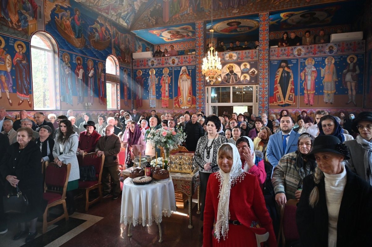 Slujire arhierească în Parohia Sfintei Cuvioase Parascheva din Oradea 344760