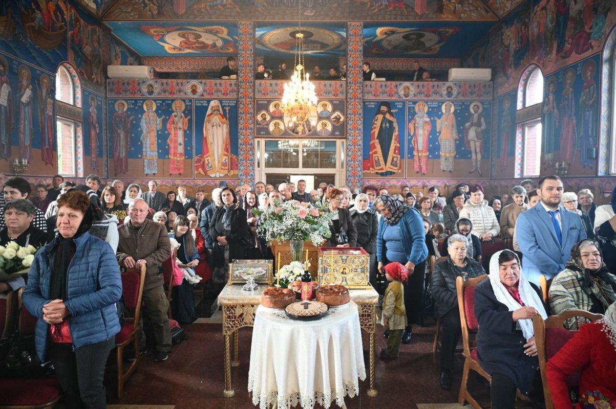 Slujire arhierească în Parohia Sfintei Cuvioase Parascheva din Oradea 344761