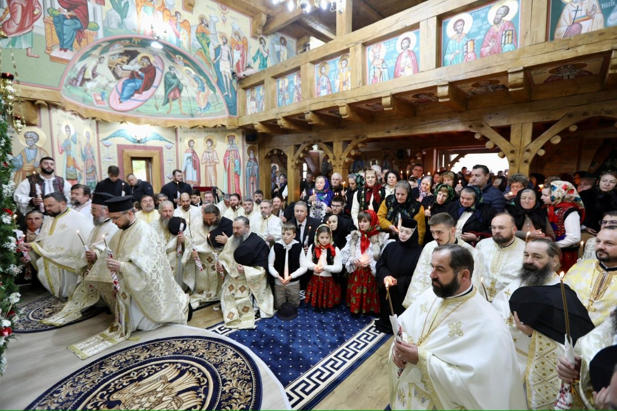 Târnosirea bisericii Schitului „Sfânta Cuvioasă Parascheva” din Strâmtura, Maramureş 344754