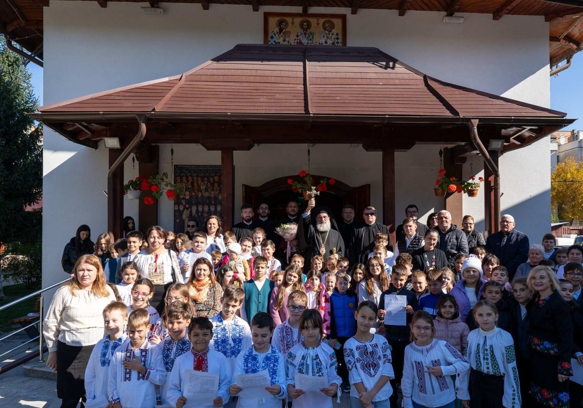 Binecuvântare arhierească la Biserica „Sfinţii Trei Ierarhi” din Bacău 344902