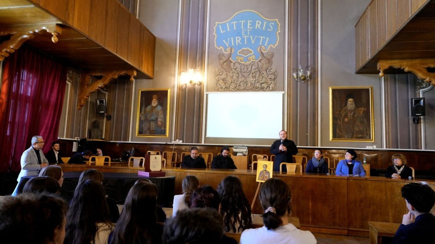 Cinstire adusă Sfântului Dumitru Stăniloae la Colegiul „Andrei Şaguna” din Braşov 345002