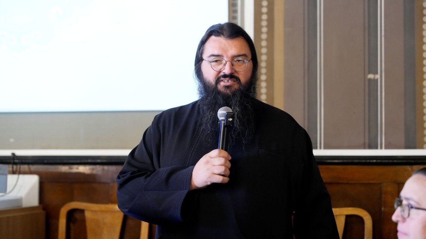 Cinstire adusă Sfântului Dumitru Stăniloae la Colegiul „Andrei Şaguna” din Braşov 345011