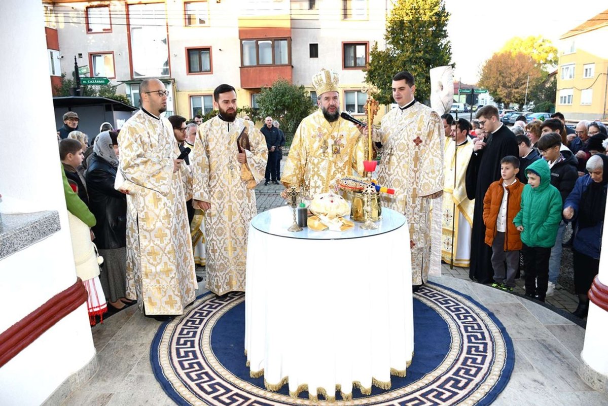 Biserica Sfântului Mucenic Dimitrie din Caransebeș a fost sfințită 345257