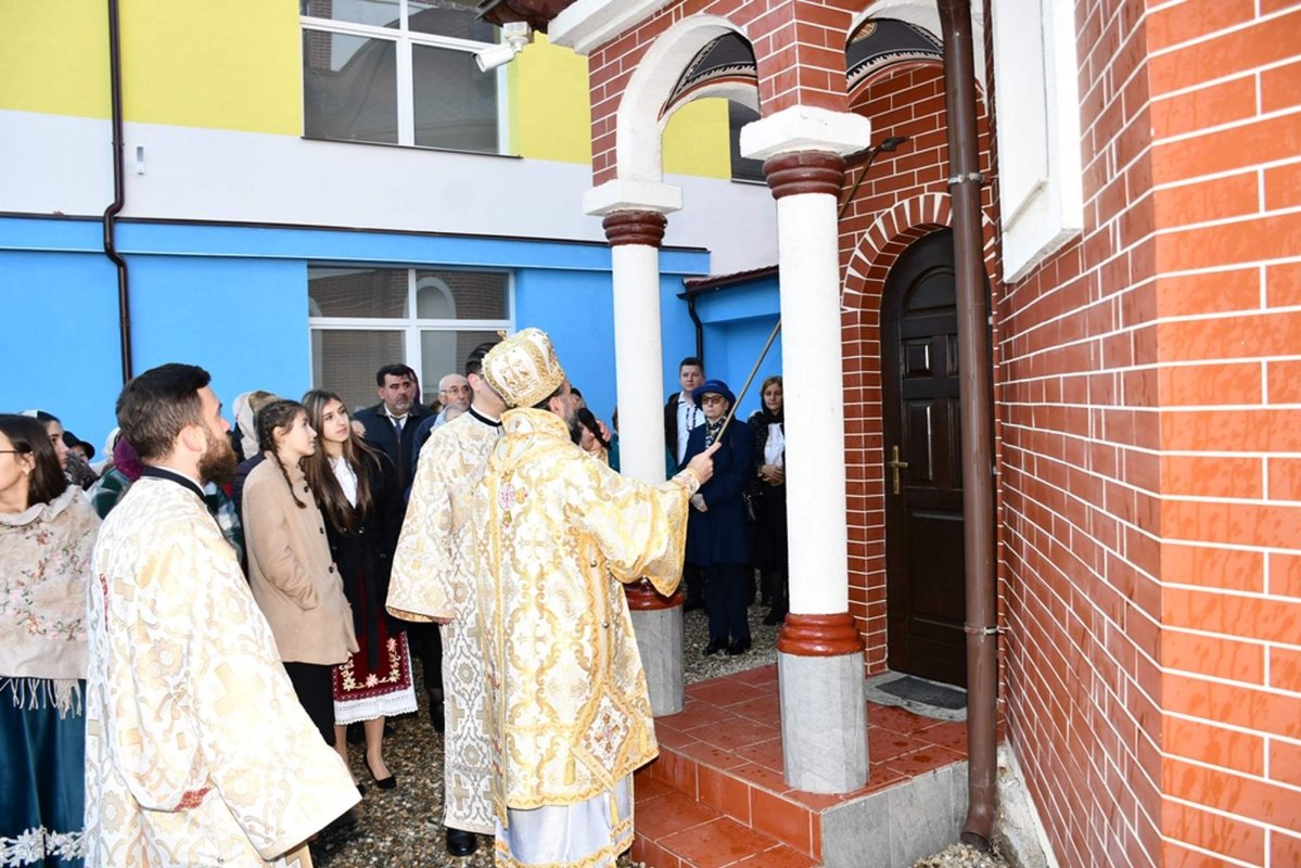 Biserica Sfântului Mucenic Dimitrie din Caransebeș a fost sfințită 345258