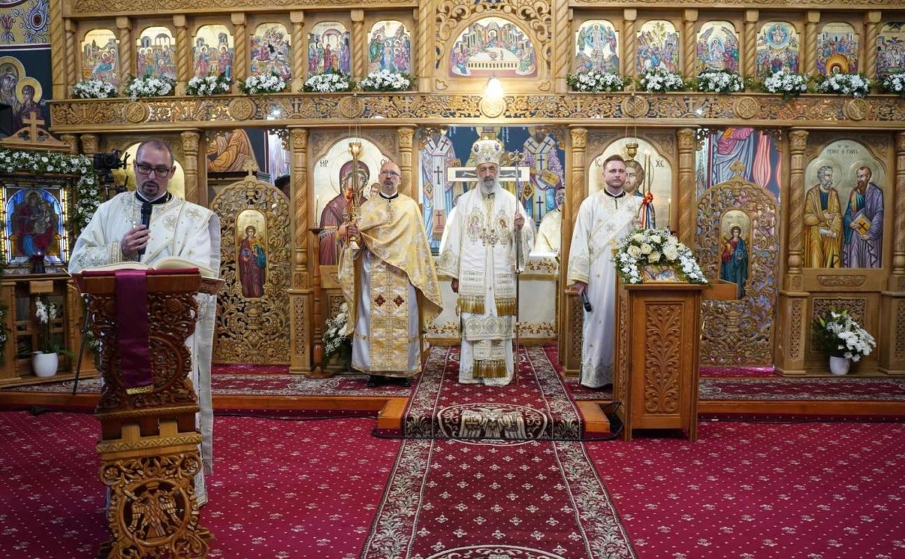 Biserica „Sfinții Apostoli Petru și Pavel” din Parohia Blaj Berc a fost târnosită 345213