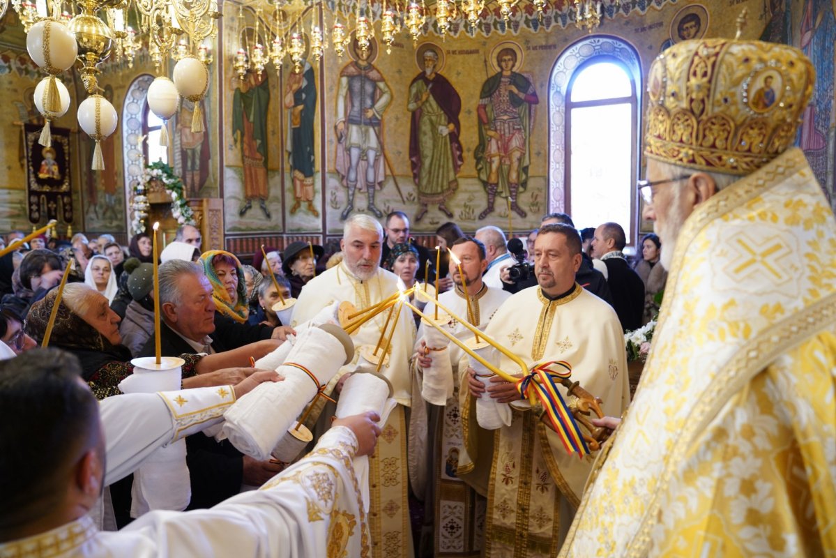 Slujire arhierească în parohia argeșeană Slatina 345251