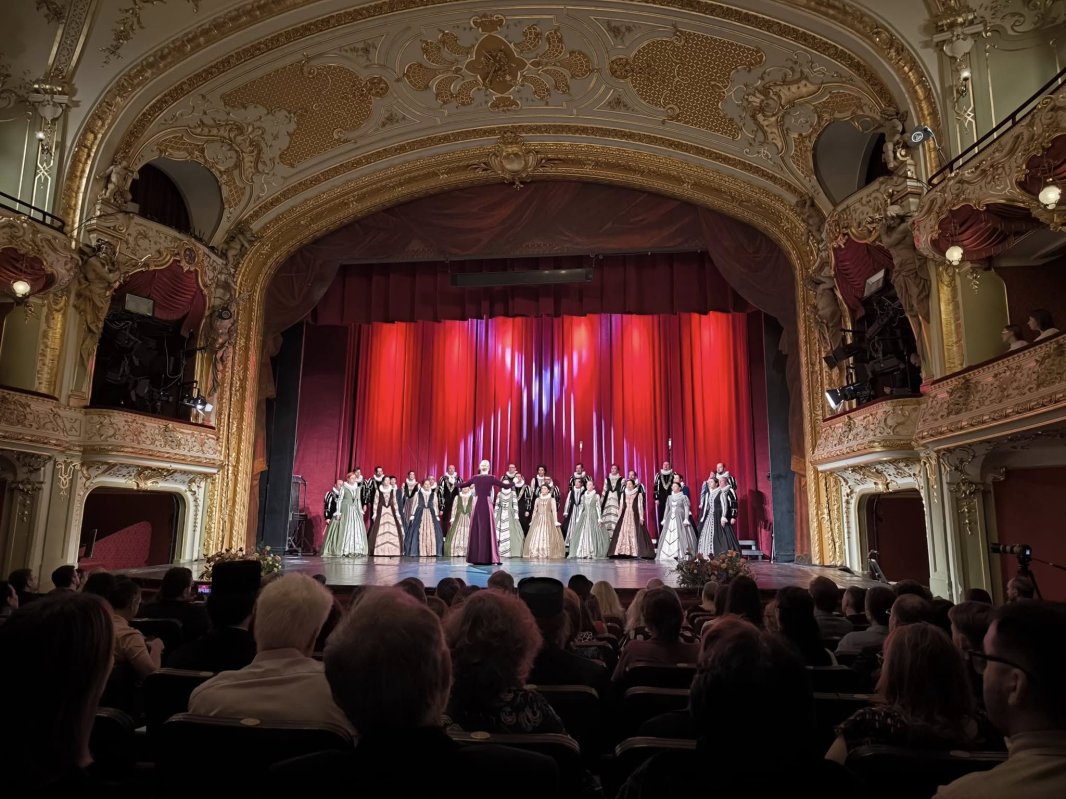 Turneu „Madrigal” în Spania 345175