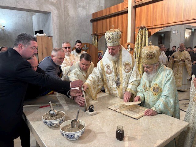 Ierarhii arădeni au târnosit o nouă ctitorie 345328