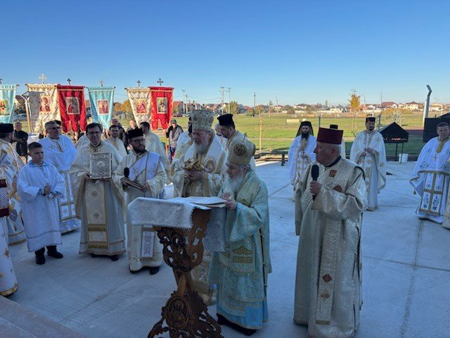 Ierarhii arădeni au târnosit o nouă ctitorie 345329