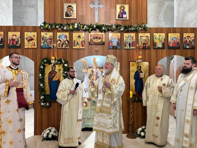 Ierarhii arădeni au târnosit o nouă ctitorie 345331