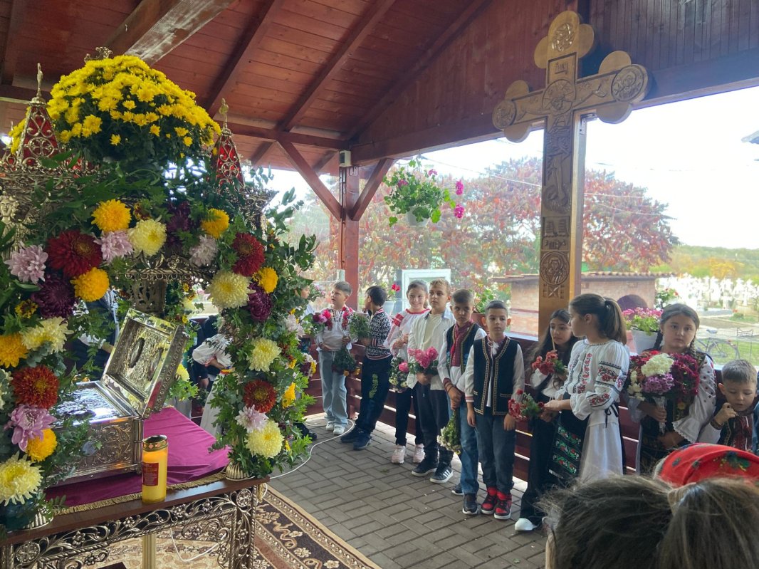 Pelerinaj cu moaștele Sfinților Pantelimon și Visarion în Parohia Grădiștea 345326