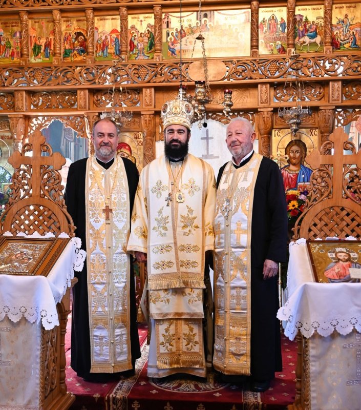 Slujirile ierarhilor hunedoreni în Duminica a 20‑a după Rusalii 345298