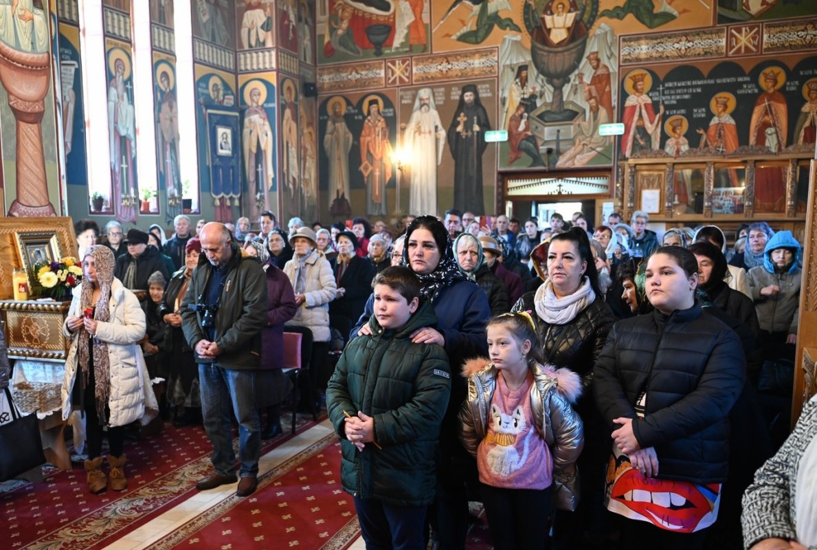 Slujirile ierarhilor hunedoreni în Duminica a 20‑a după Rusalii 345299