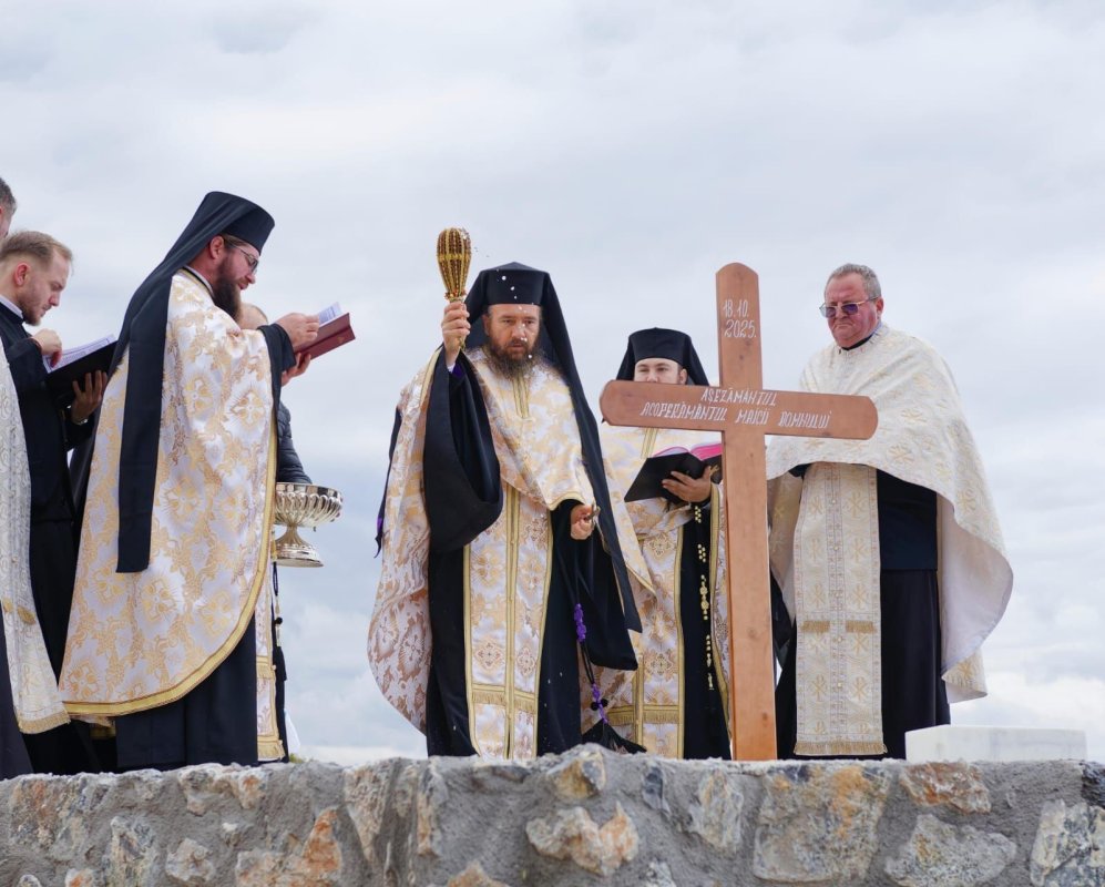 Piatră de temelie pentru un nou schit în localitatea Roşia, judeţul Bihor 345374