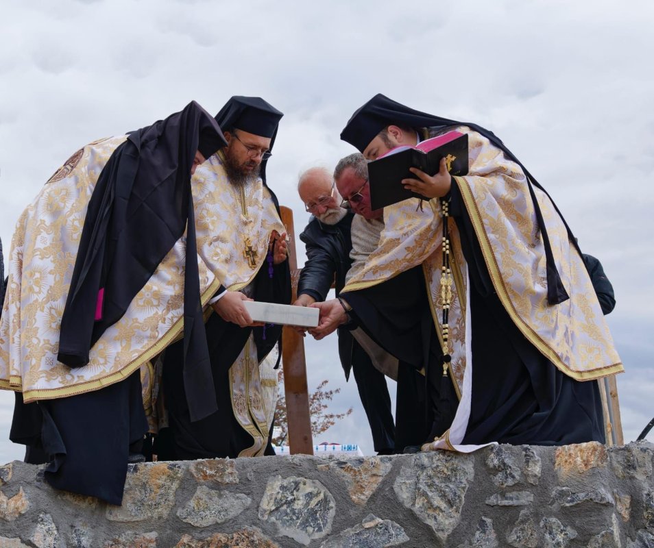 Piatră de temelie pentru un nou schit în localitatea Roşia, judeţul Bihor 345375