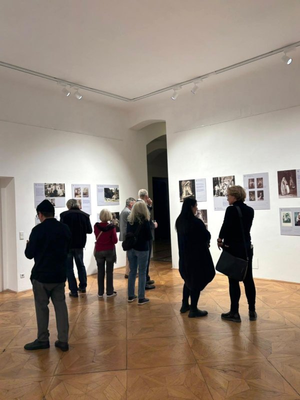 Regina Maria, ambasador al istoriei și artei populare românești 345463