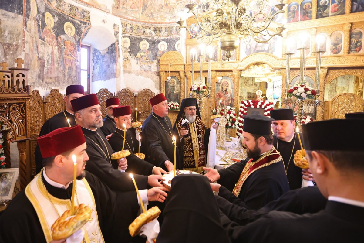 Comemorarea Episcopului Filothei Pârșoi la Schitul Berca din județul Buzău 345619